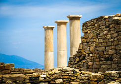 Delos columns