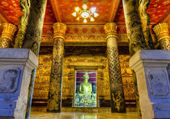 golden buddha statue