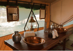 Selinda Explorers bathroom