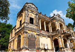 colonial mansion