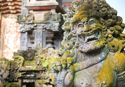 pura dalem scuplture