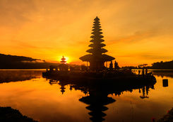 ulun danu temple sunset