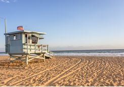 lifeguard cabin on santa monica beach
