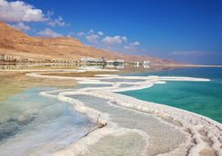 path from the salt in water