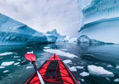 kayaking in antarctic between icebergs