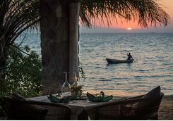 Kaya Mawa lakeside dining