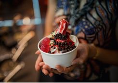 Frozen yogurt with toppings