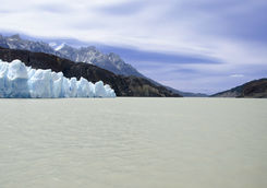 lake grey torres del paine