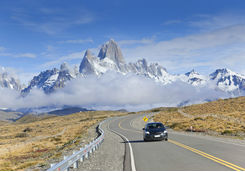 road passing mount fitz roy
