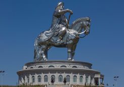 chinggis khaan statue