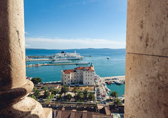 split view through two pillars
