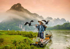 fishing boat side of the li river