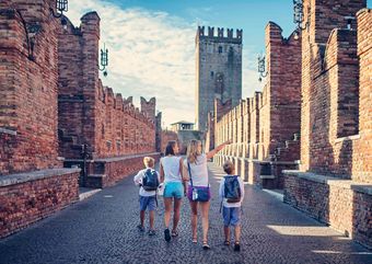 Family sightseeing in Verona