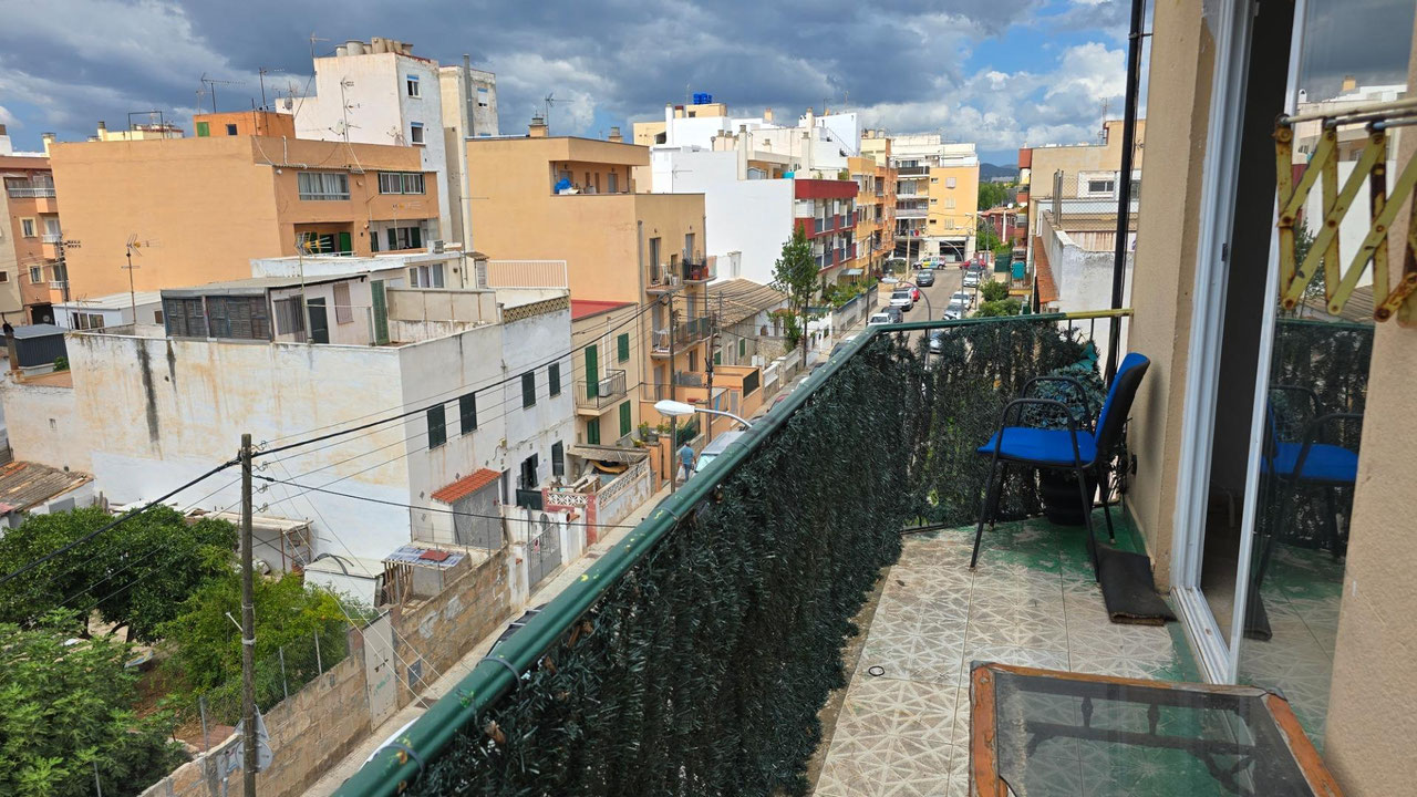 Tercer piso sin ascensor en Rafal Vell con balcón.