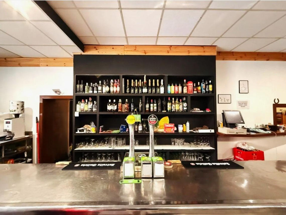Se traspasa bar en pleno funcionamiento en zona muy transitada de Son Rapinya