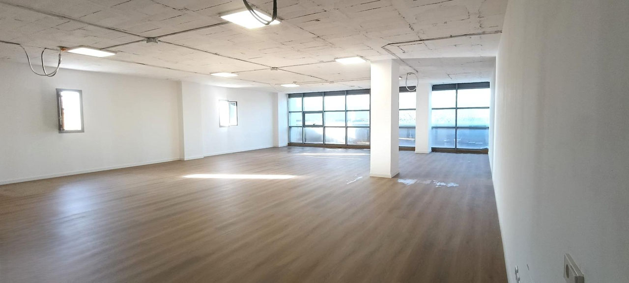 Alquiler de oficina de 158m2 en Polígono de Son Castelló