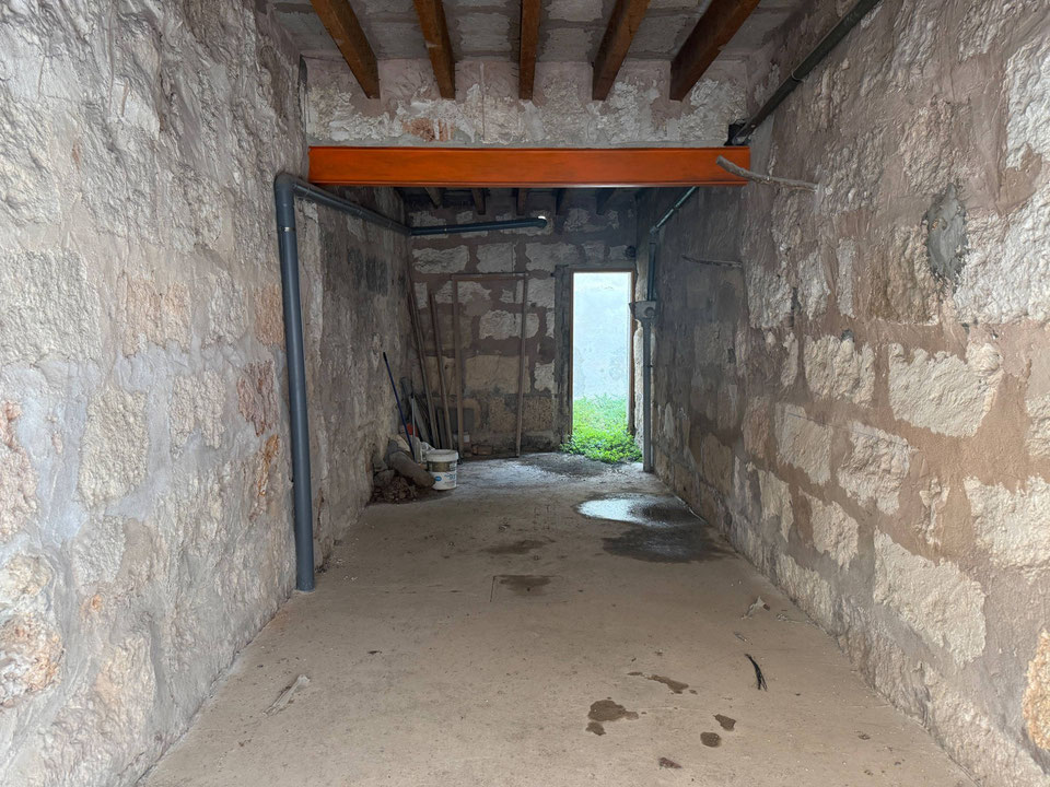 Casa de pueblo con proyecto y licencia para reforma integral en el centro de Sineu