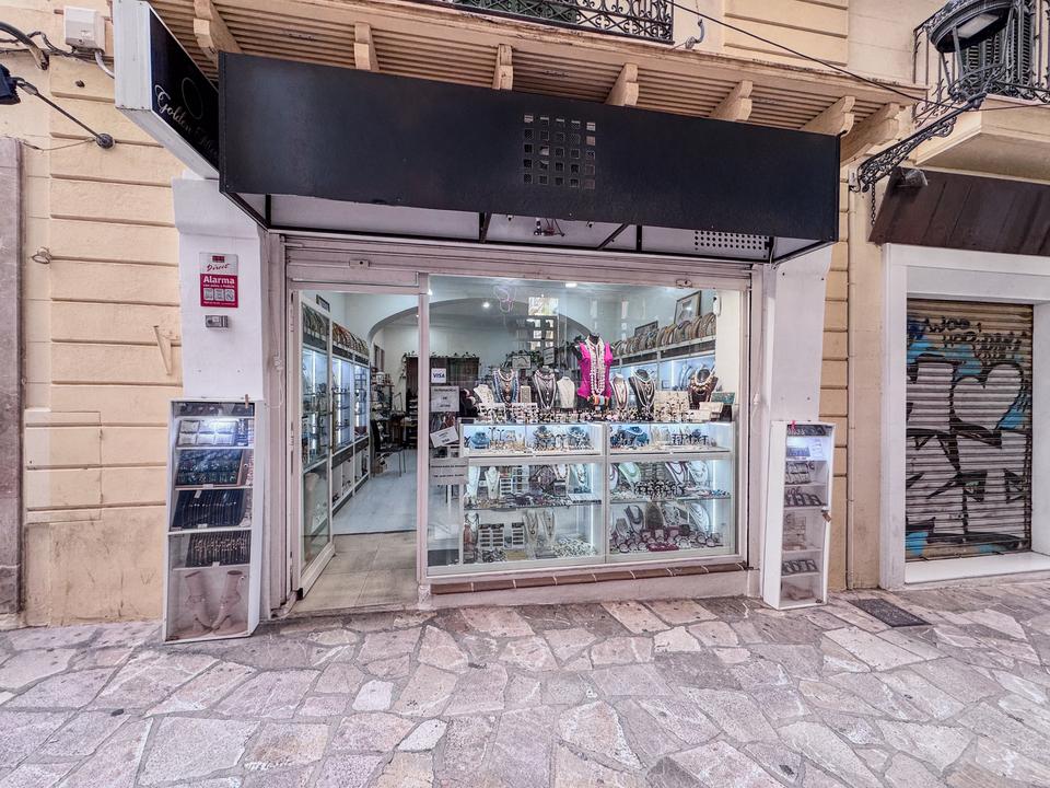 Traspaso de local comercial en pleno centro de Palma, ubicado a escasos pasos de la Plaza Mayor. Alquiler mensual de 2.200 €.