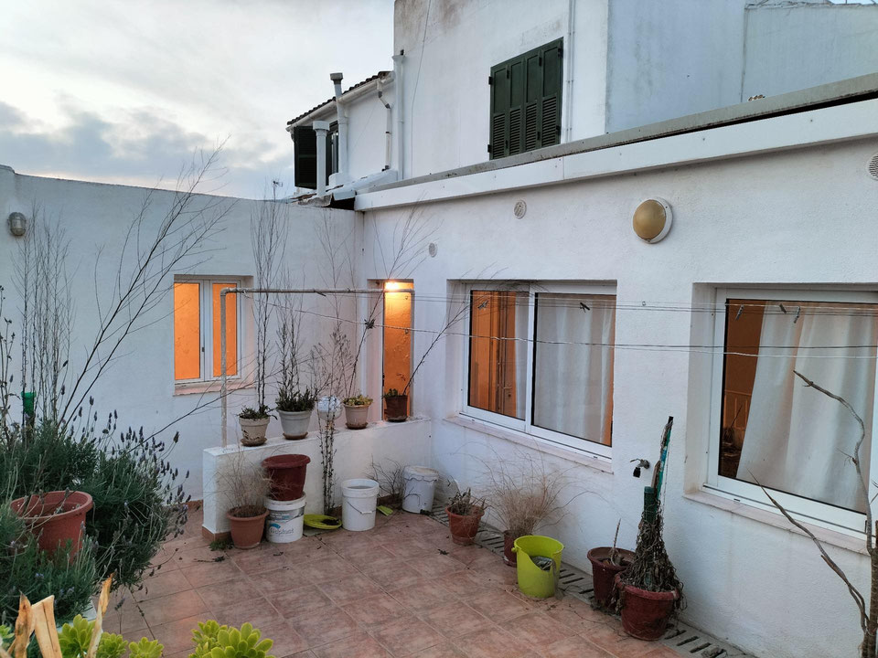 CASA CON GARAJE Y PATIO