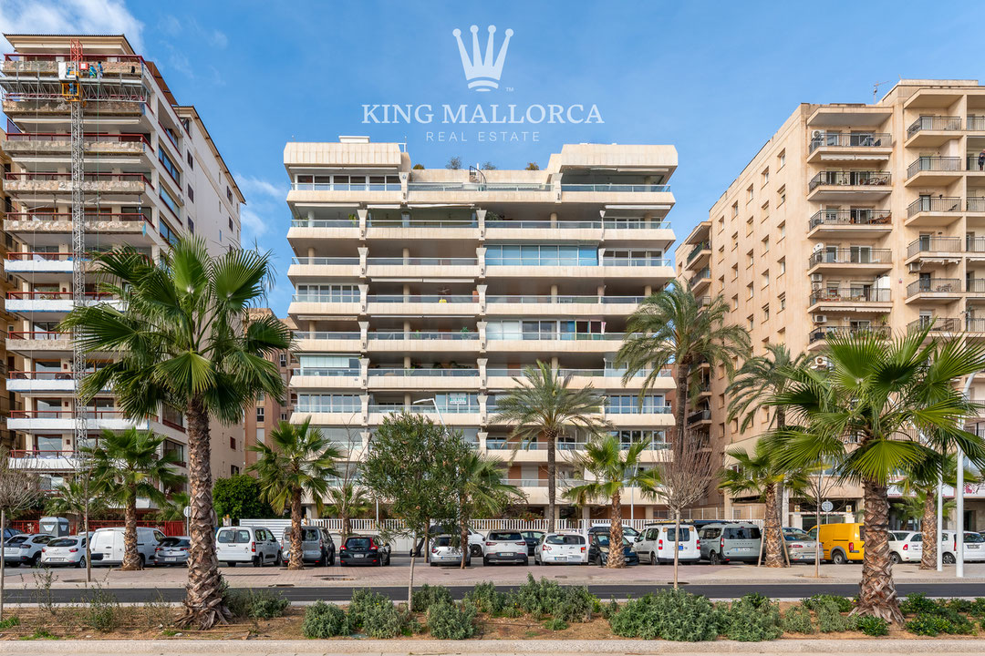 Piso de 2 dormitorios, 2 baños, parking, y  piscina en Paseo Marítimo de Palma de Mallorca.