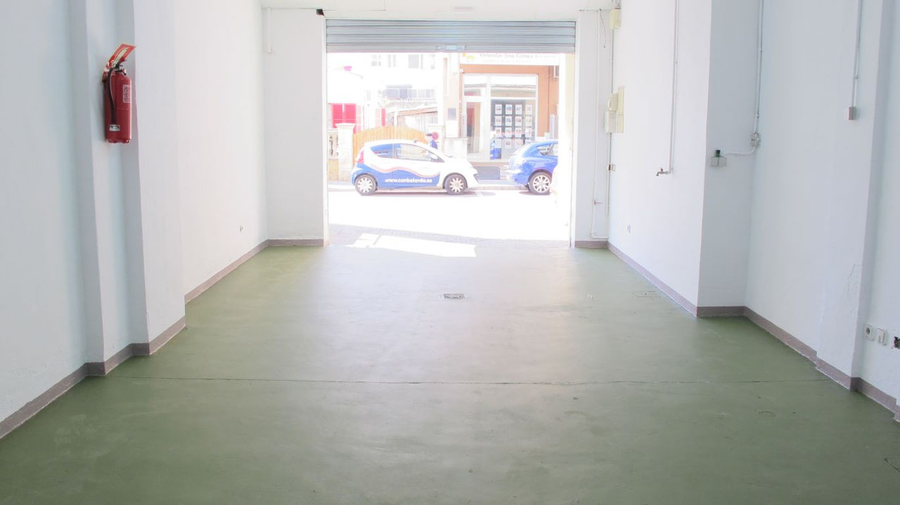 Local con vado y oficina en Rafal Vell, el espacio ideal para tu negocio.