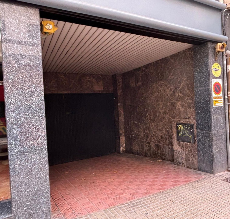 Plaza de aparcamiento doble en el centro de Palma.