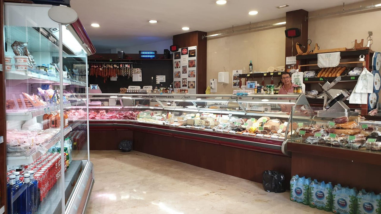 Oportunidad única. Y apto para cualquier uso o negocio, diferente al actual.