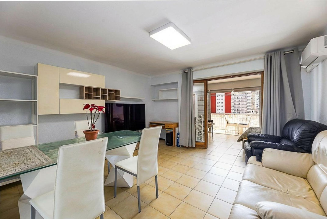 SE VENDE AMPLIO Y LUMINOSO PISO CON VISTAS AL MAR A POCOS PASOS DE LA PLAYA EN EL ARENAL DE LLUCMAJOR