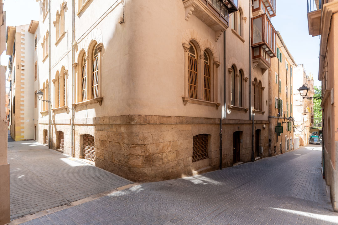 Ático reformado con terraza privada en el corazón del casco histórico