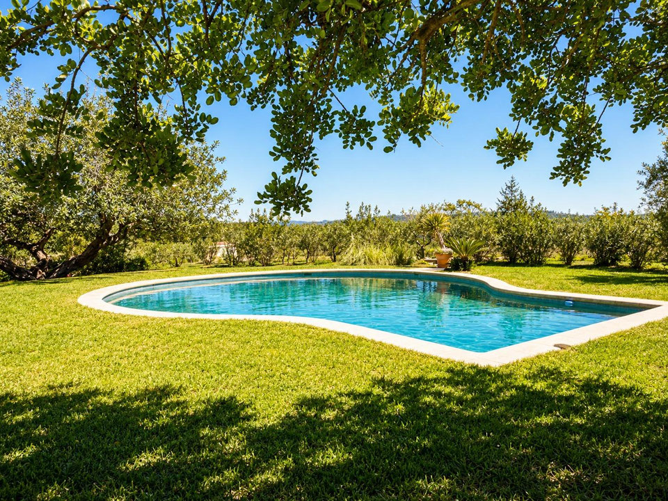 ## FINCA RÚSTICA CON PISCINA Y AUTÉNTICO CARÁCTER MALLORQUÍN EN MARRATXÍ — MÁS DE 21.000 m² DE PARCELA