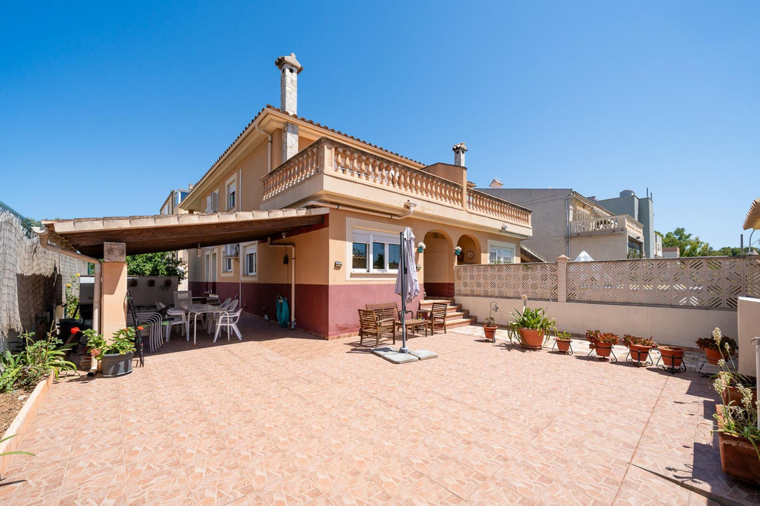 CHALET PAREADO EN SON FERRER