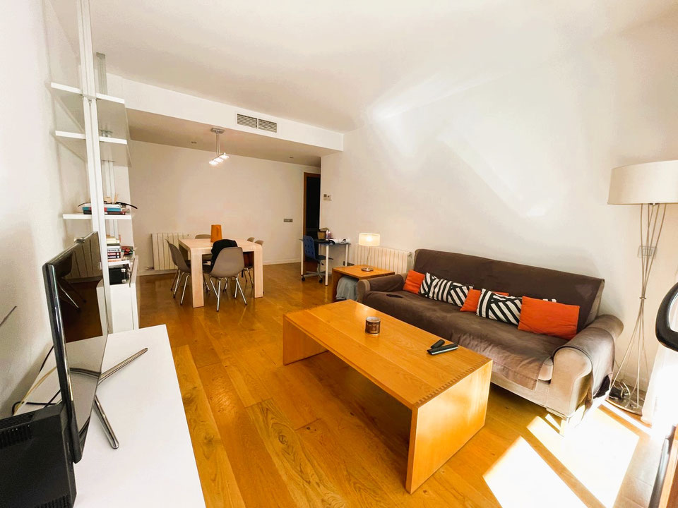 Piso de 3 dormitorios con terraza, balcón, garaje y trastero en Pere Martell