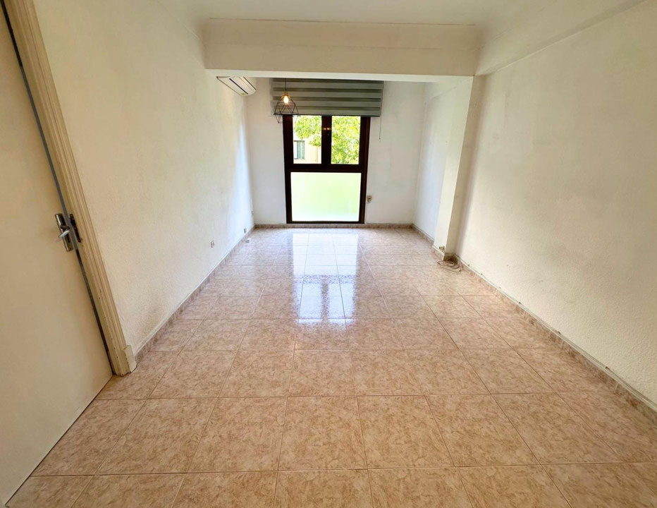 SE ALQUILA PISO MUY CENTRICO DE 2 DORMITORIOS SIN MOBILIARIO 