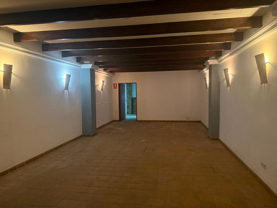 Amplio local comercial de 330 m² en Palma | Gran visibilidad y múltiples posibilidades de negocio
