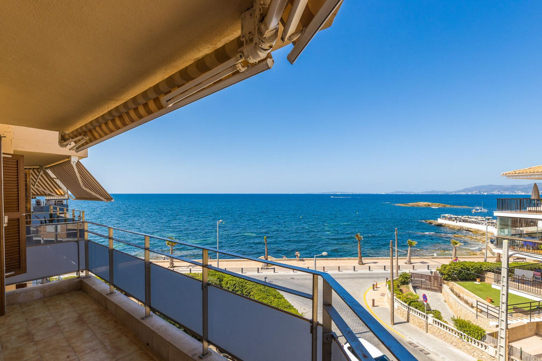 Piso con vistas panorámicas al mar, terraza, garaje y trastero a 100 metros de la playa en Can Pastilla