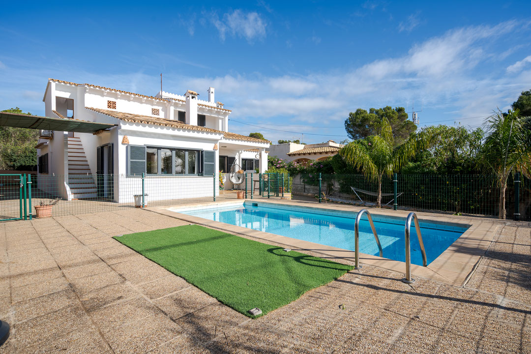 Chalet con piscina en Cala Pi