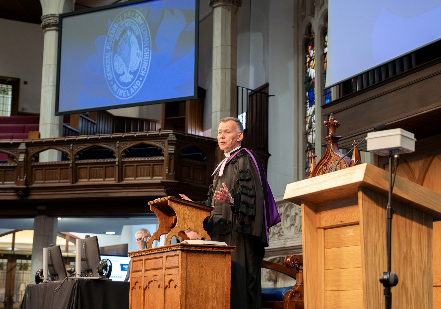 Dr Murray addressing the Assemlby before the Service of Installation