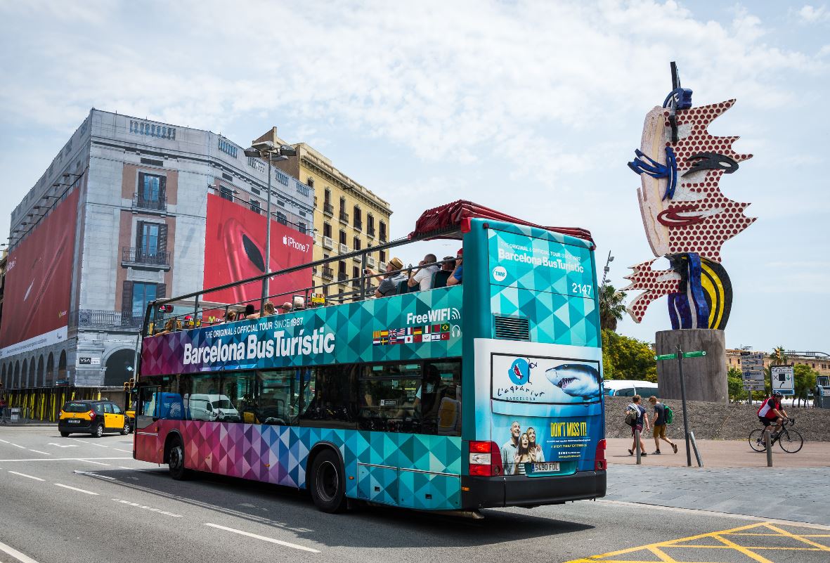 El Barcelona Bus Turístic circulant per Barcelona