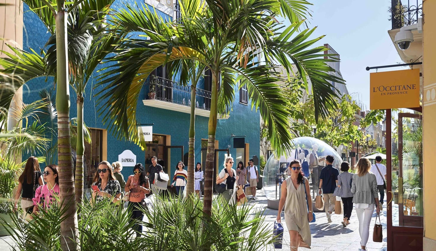 La Roca Village Shopping Express