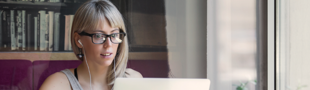 What is an ILM course? Girl with laptop studying