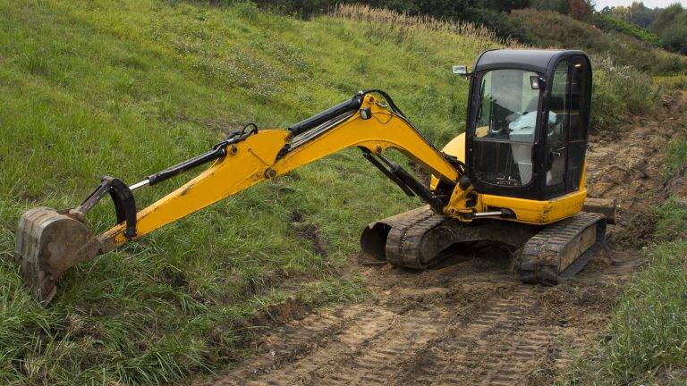 small yellow excavator - CPCS 360 excavator training