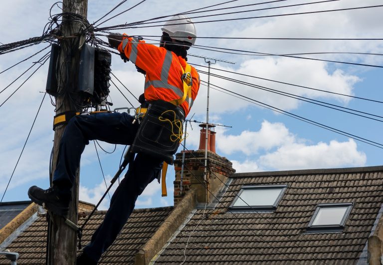 S009 PIA Pole Stepping on Congested Poles