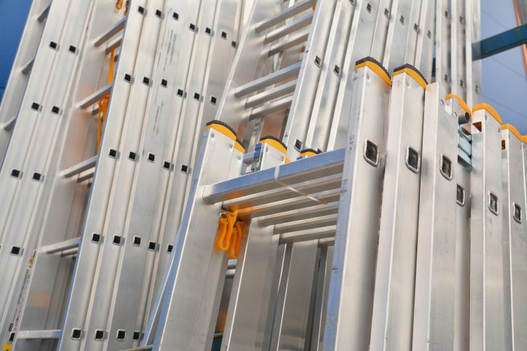 SA051C Leaning Ladder and Flat Roof Course