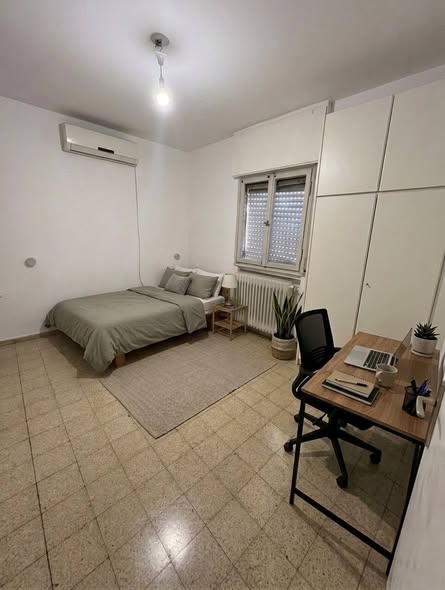 אסתר המלכה, בקעה, ירושלים