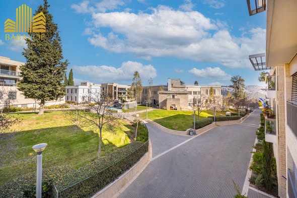 תל ארזה, עזרת תורה, מוצא עילית