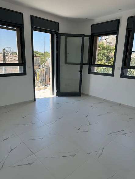 שבזי, נחלת אחים, ירושלים