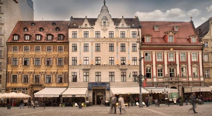 Pasaż pod Błękitnym Słońcem, Wrocław - offices for rent