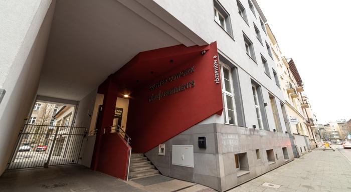 Cluster - Plac Inwalidów, ul. Józefitów 8 - przestrzenie coworkingowe do wynajęcia