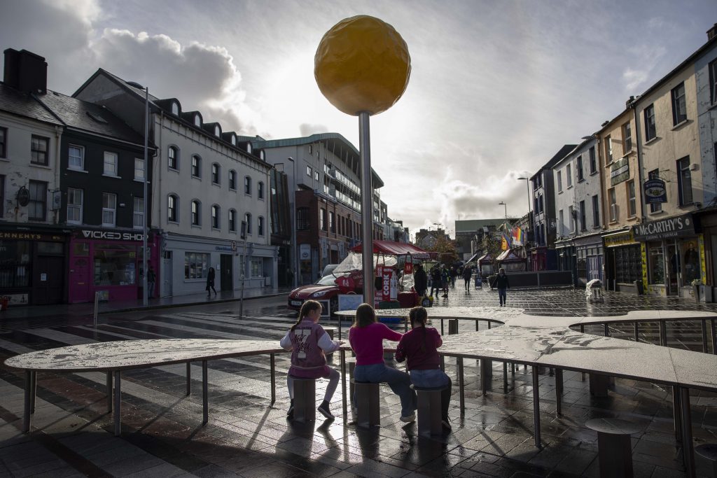 Urban Mirror Sculpture Unveiled On Cornmarket St As Part Of Island City's Urban Sculpture Trail - Vimarsana News