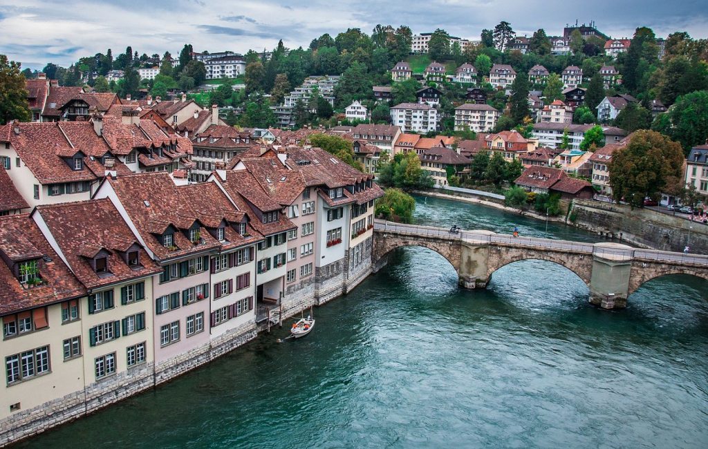Blick auf die Aareschlaufe in Bern